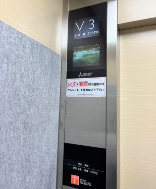 液晶付きエレベーター