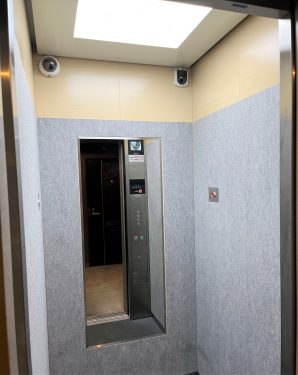 エレベーター内防犯カメラ付き