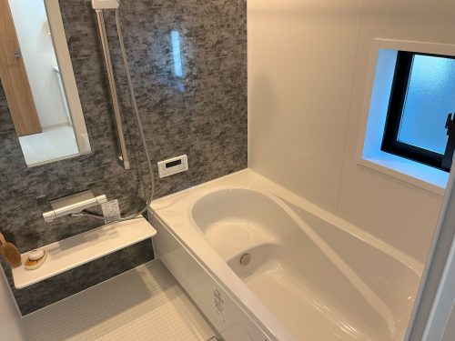 窓付き、浴室乾燥暖房機つきの浴室（2号棟）(風呂)